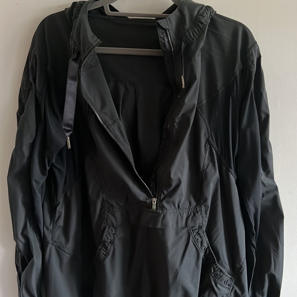 Lululemon pullover lightweight jacket - Picture 9 of 9